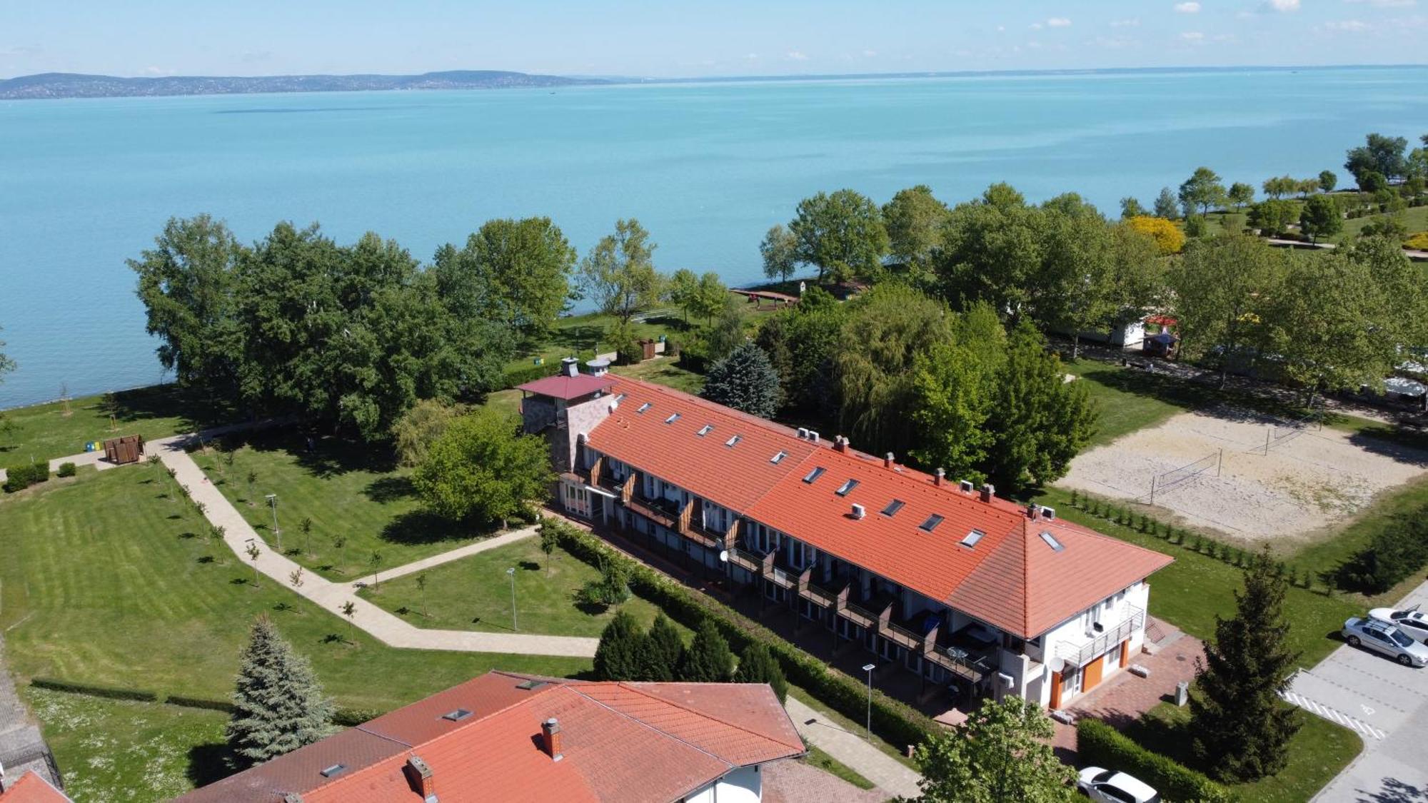 Waterfront Apartmanok Zamárdi Exterior foto